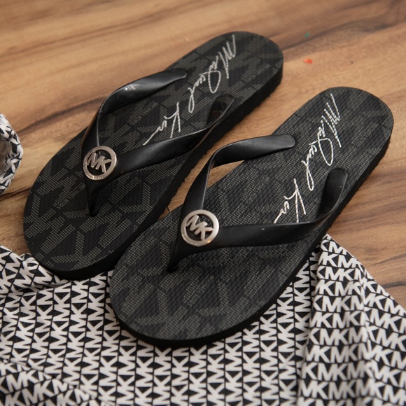 Michael Kors Hoodie Womens XL Black White Allover Print + MK Flip Flops Sz 8 Set - Picture 2 of 4